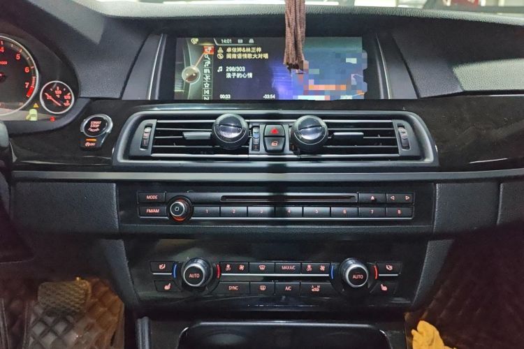Used BMW 5 Series 2014 535Li Leading Model Audio And AC Panel