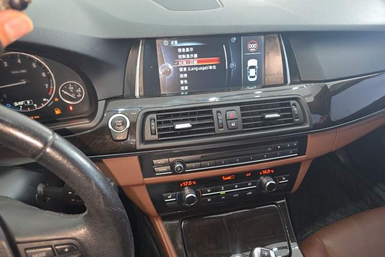 Used BMW 5 Series 2014 525Li Leading Model Audio And AC Panel