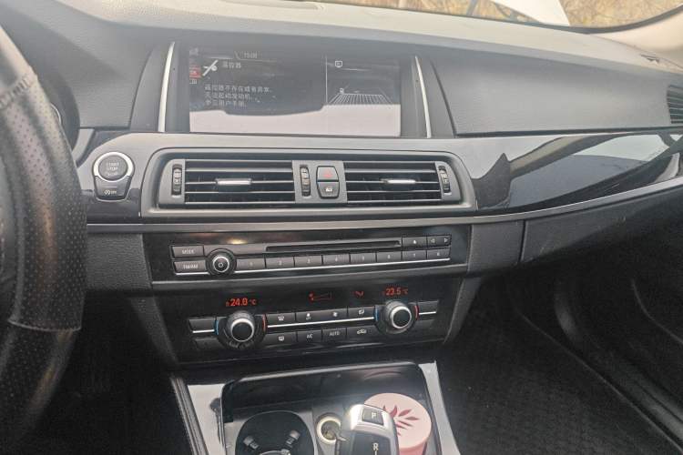 Used BMW 5 Series 2014 520i Elegant Edition Audio And AC Panel