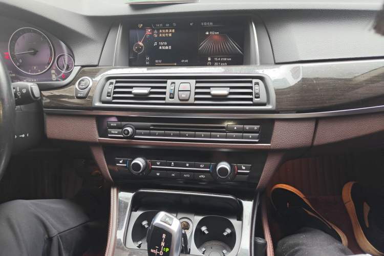 Used BMW 5 Series 2014 525Li Luxury Design Package Audio And AC Panel