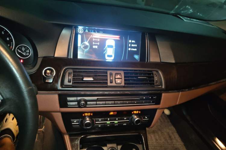 Used BMW 5 Series 2014 525Li Leading Model Audio And AC Panel