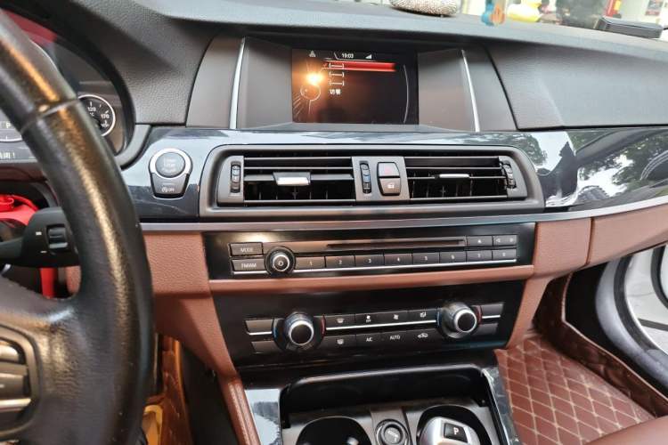 Used BMW 5 Series 2014 520Li Elegant Model Audio And AC Panel