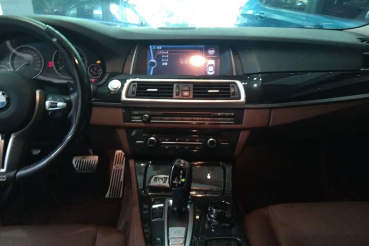 Used BMW 5 Series 2014 520i Elegant Edition Audio And AC Panel