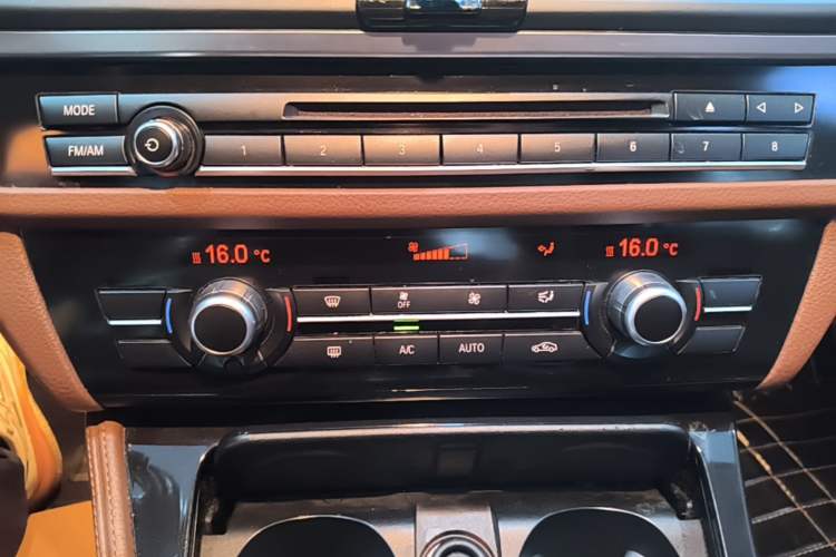 Used BMW 5 Series 2014 520Li Elegant Model Audio And AC Panel