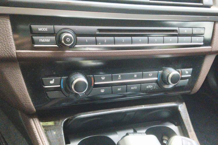 Used BMW 5 Series 2014 525Li Luxury Design Package Audio And AC Panel