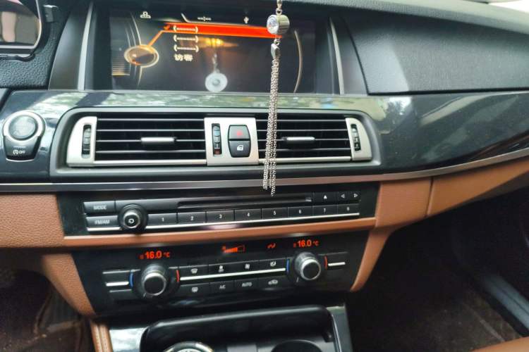 Used BMW 5 Series 2014 520Li Elegant Model Audio And AC Panel
