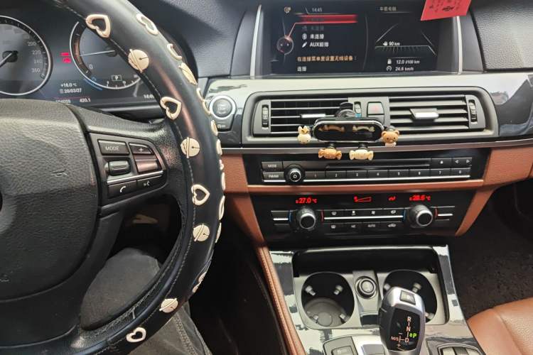 Used BMW 5 Series 2014 520i Elegant Edition Audio And AC Panel