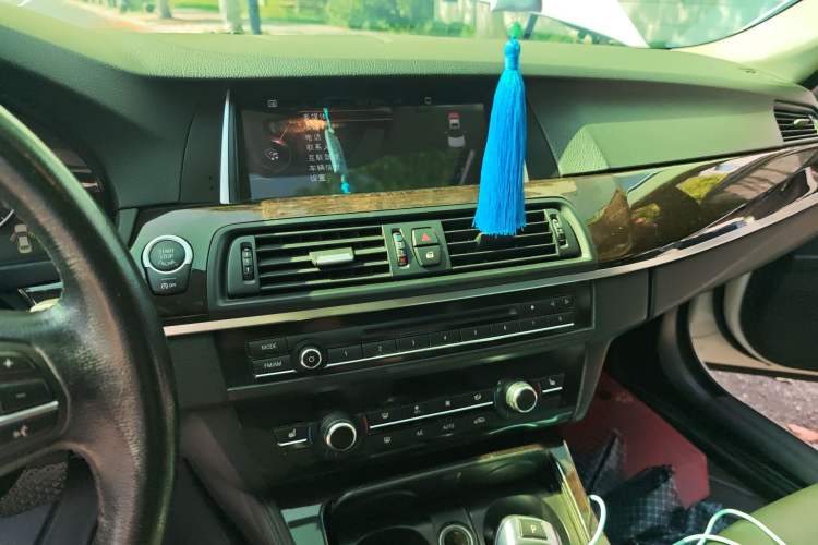 Used BMW 5 Series 2014 525Li Leading Model Audio And AC Panel