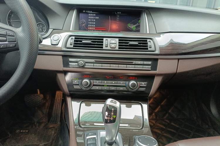 Used BMW 5 Series 2014 525Li Luxury Design Package Audio And AC Panel