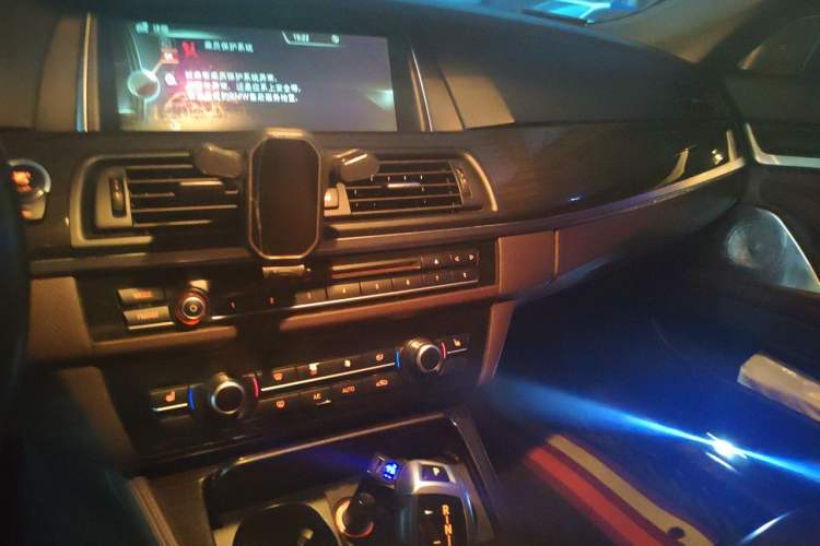 Used BMW 5 Series 2014 525Li Luxury Design Package Audio And AC Panel