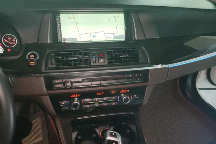 Used BMW 5 Series 2014 525Li Luxury Design Package Audio And AC Panel