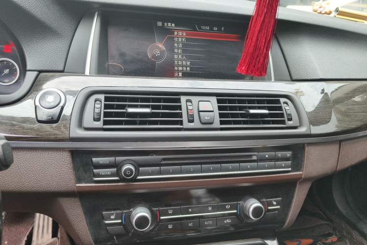 Used BMW 5 Series 2014 525Li Luxury Design Package Audio And AC Panel