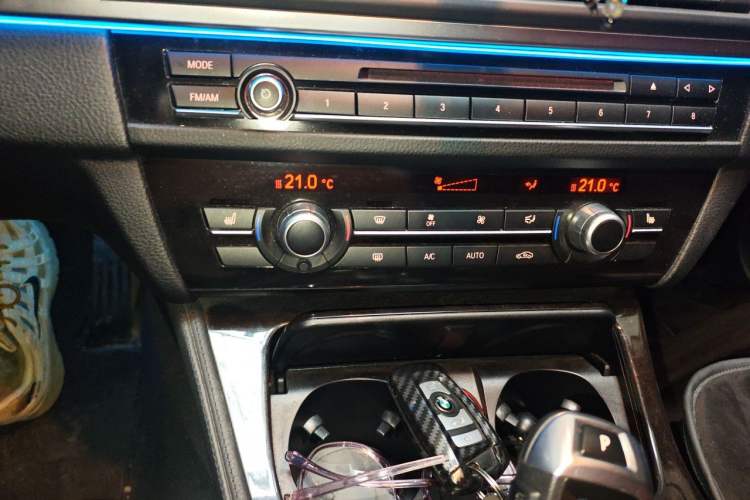 Used BMW 5 Series 2014 525Li Leading Model Audio And AC Panel
