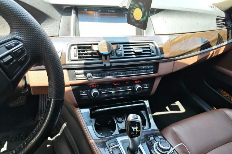 Used BMW 5 Series 2014 525Li Leading Model Audio And AC Panel