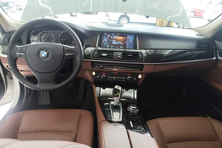 Used BMW 5 Series 2014 525Li Leading Model Audio And AC Panel