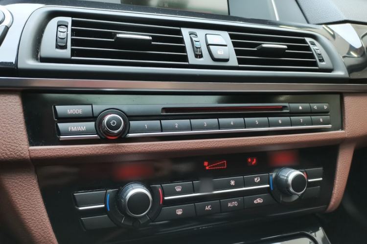Used BMW 5 Series 2014 520Li Elegant Model Audio And AC Panel
