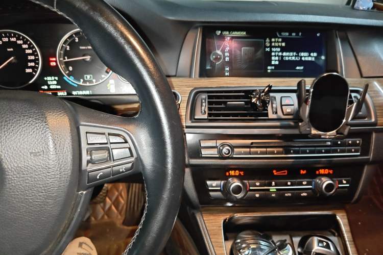 Used BMW 5 Series 2014 525Li Fashion Design Package Audio And AC Panel