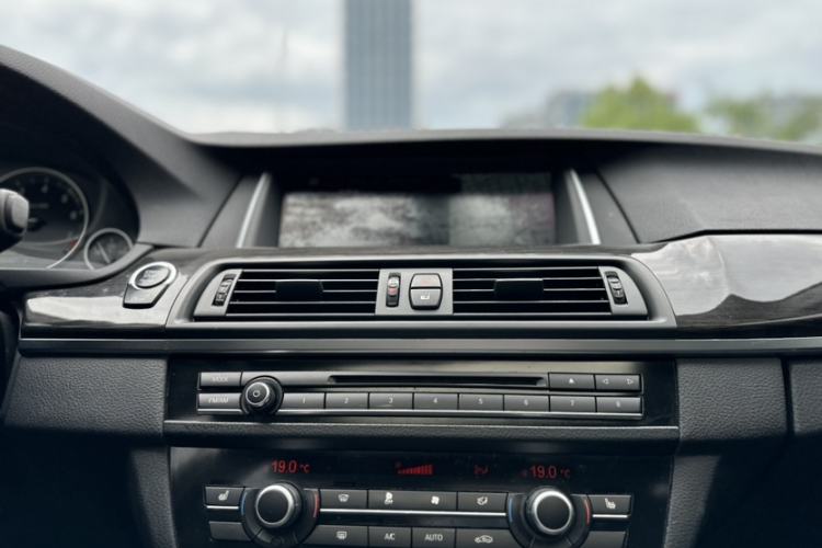Used BMW 5 Series 2014 525Li Luxury Design Package Audio And AC Panel