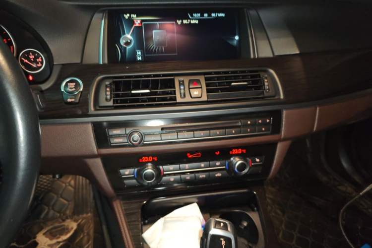 Used BMW 5 Series 2014 525Li Luxury Design Package Audio And AC Panel