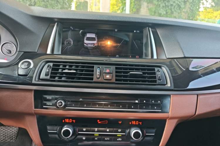 Used BMW 5 Series 2014 520Li Elegant Model Audio And AC Panel
