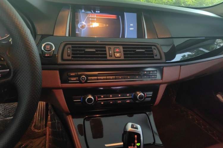 Used BMW 5 Series 2014 520Li Elegant Model Audio And AC Panel