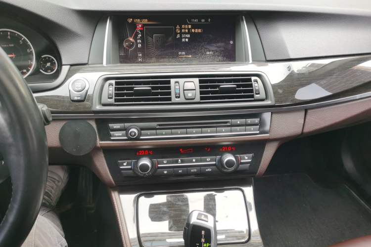 Used BMW 5 Series 2014 525Li Luxury Design Package Audio And AC Panel