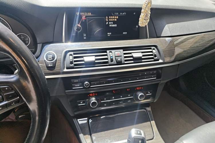 Used BMW 5 Series 2014 525Li Luxury Design Package Audio And AC Panel