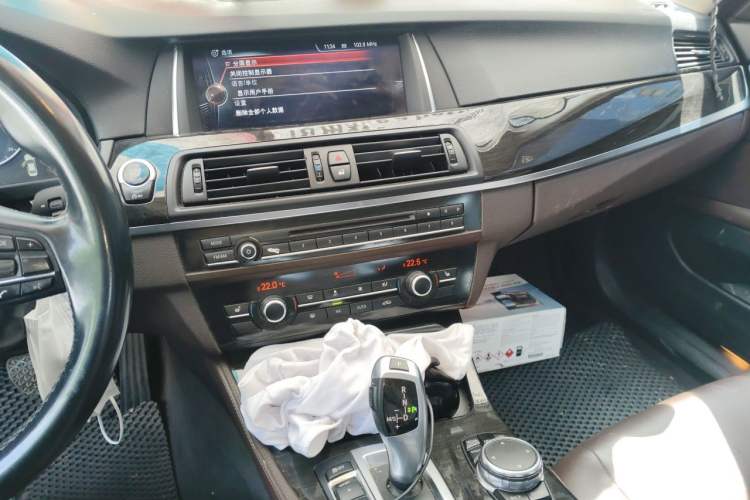 Used BMW 5 Series 2014 525Li Luxury Design Package Audio And AC Panel