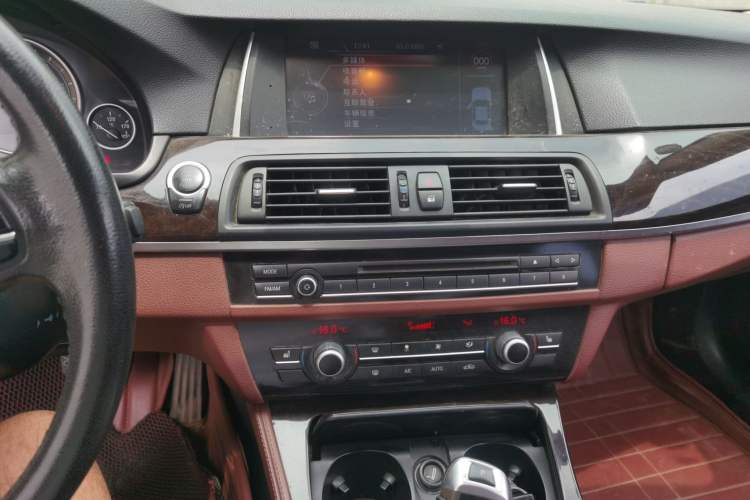Used BMW 5 Series 2014 525Li Leading Model Audio And AC Panel