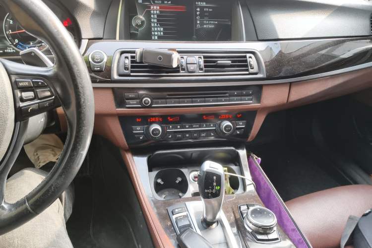 Used BMW 5 Series 2014 535Li Leading Model Audio And AC Panel