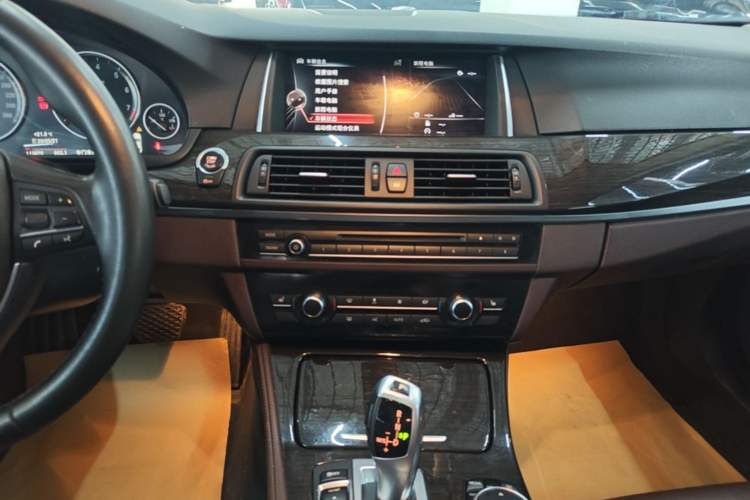 Used BMW 5 Series 2014 525Li Luxury Design Package Audio And AC Panel
