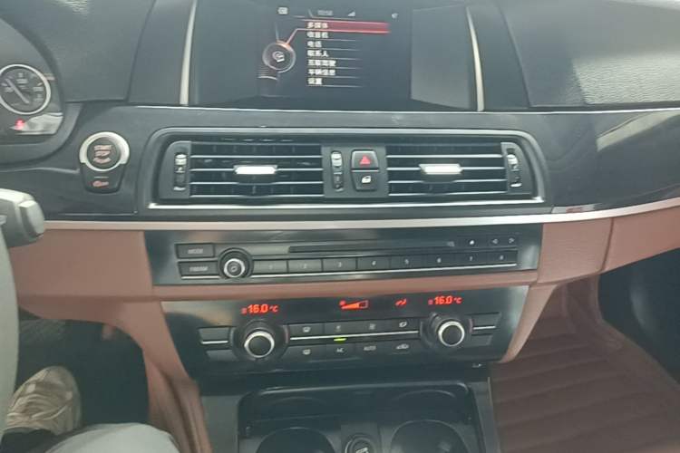 Used BMW 5 Series 2014 520Li Elegant Model Audio And AC Panel