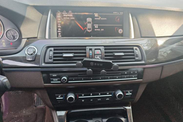 Used BMW 5 Series 2014 525Li Luxury Design Package Audio And AC Panel