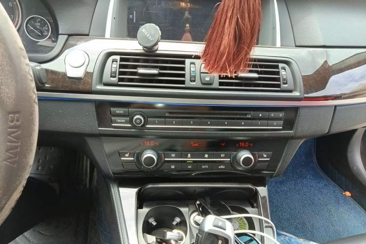 Used BMW 5 Series 2014 525Li Leading Model Audio And AC Panel
