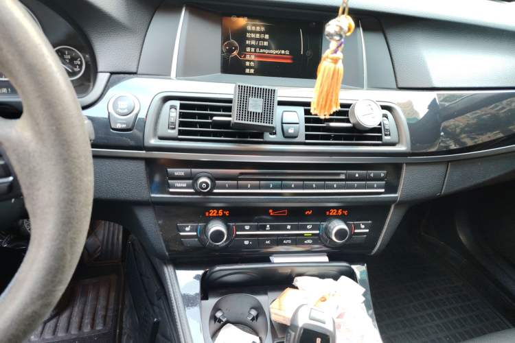 Used BMW 5 Series 2014 520i Touring Edition Audio And AC Panel
