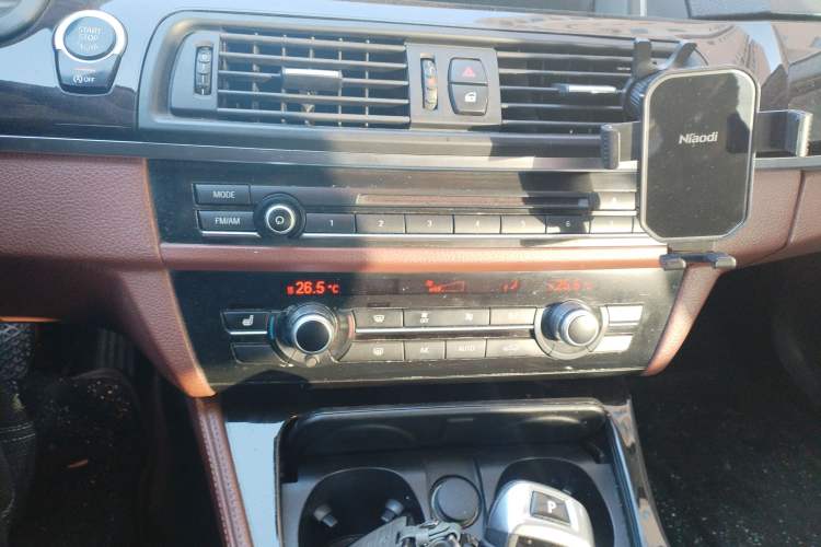 Used BMW 5 Series 2014 528Li xDrive Premium Edition Audio And AC Panel