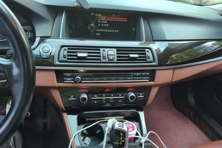 Used BMW 5 Series 2014 528Li xDrive Premium Edition Audio And AC Panel