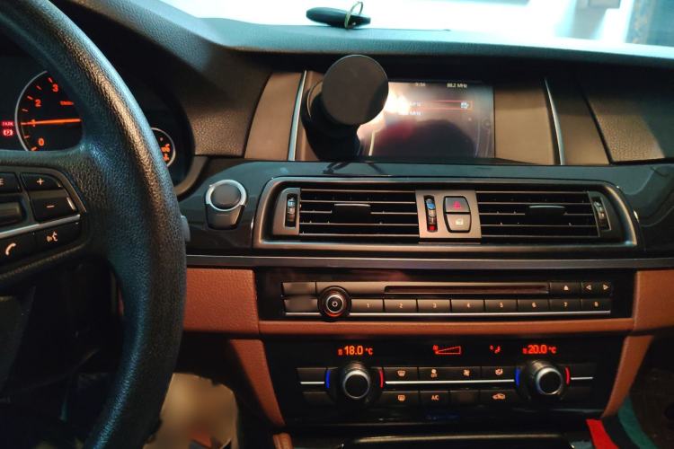 Used BMW 5 Series 2014 520i Elegant Edition Audio And AC Panel