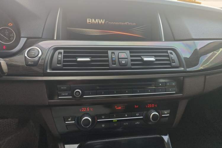 Used BMW 5 Series 2014 525Li Luxury Design Package Audio And AC Panel