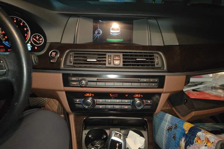 Used BMW 5 Series 2014 525Li Leading Model Audio And AC Panel