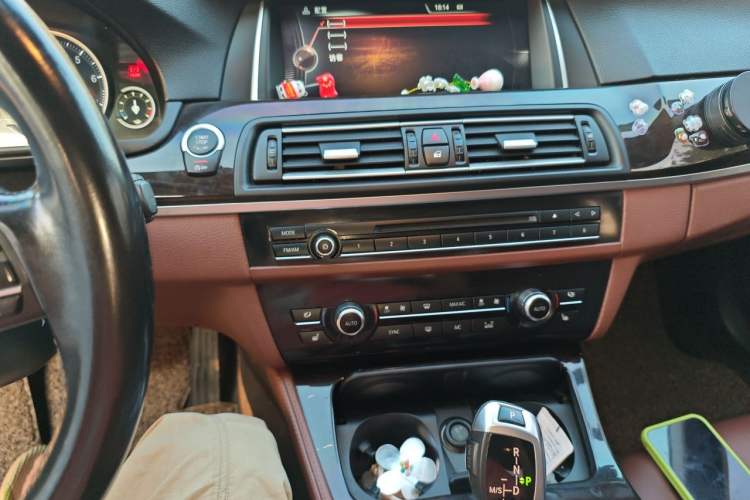 Used BMW 5 Series 2014 528Li xDrive Premium Edition Audio And AC Panel