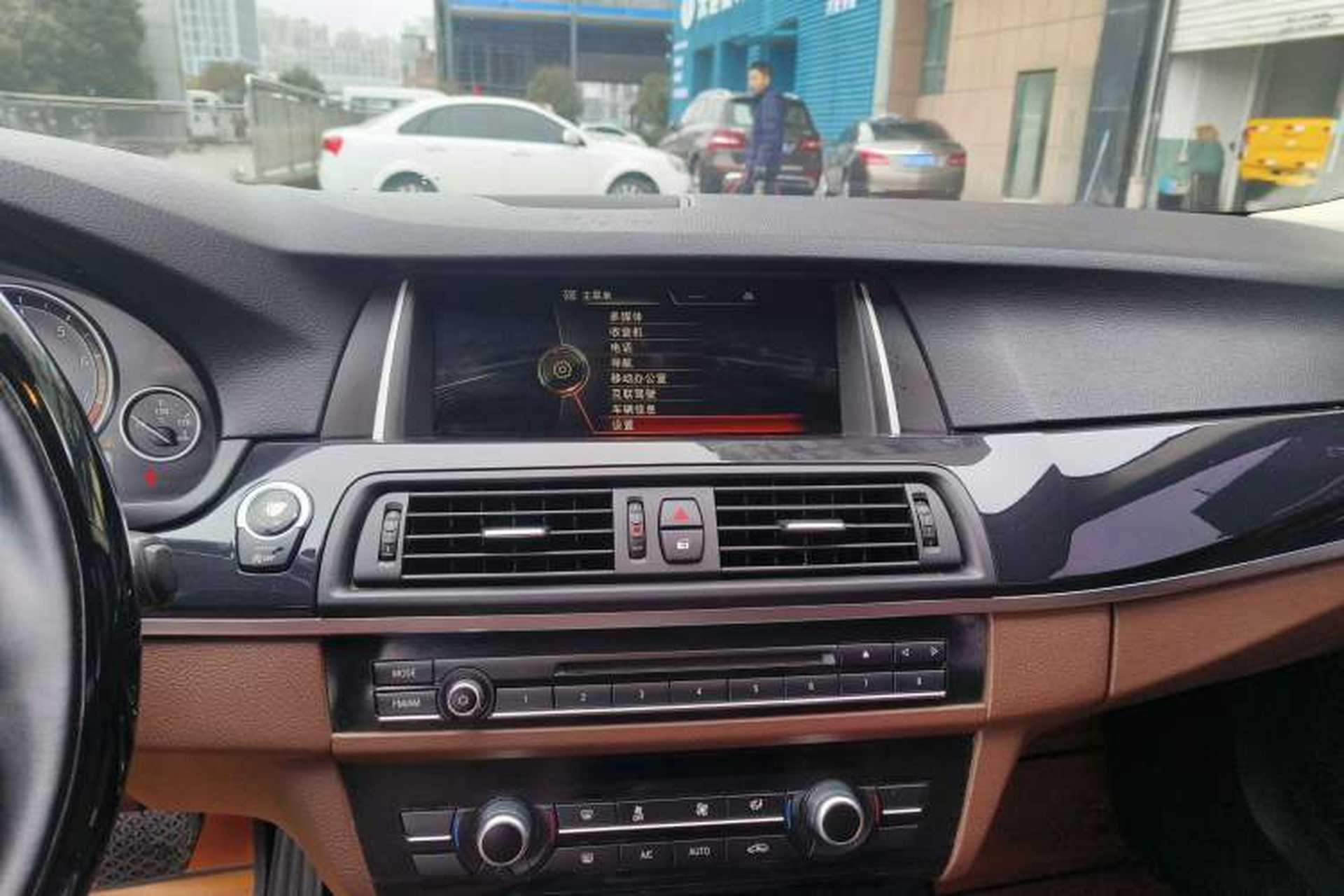 Used BMW 5 Series 2014 520i Elegant Edition Audio And AC Panel