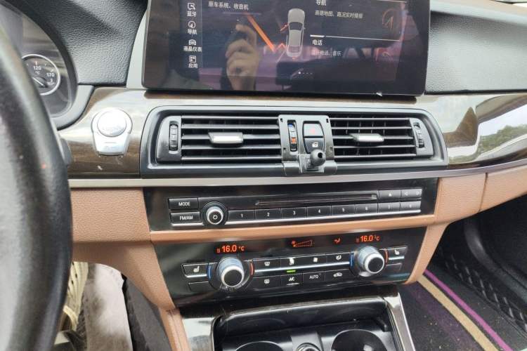 Used BMW 5 Series 2014 525Li Leading Model Audio And AC Panel