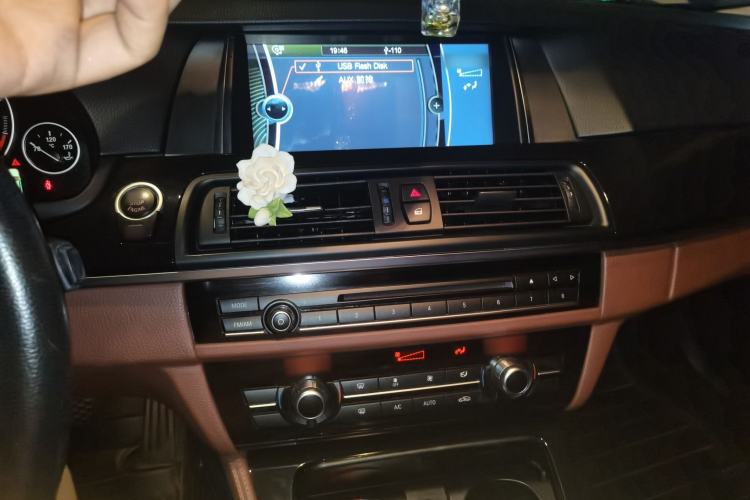 Used BMW 5 Series 2014 520Li Elegant Model Audio And AC Panel