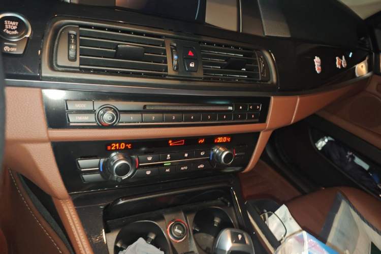 Used BMW 5 Series 2014 520Li Elegant Model Audio And AC Panel