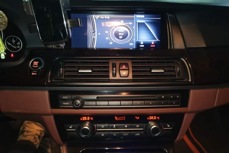 Used BMW 5 Series 2014 525Li Leading Model Audio And AC Panel