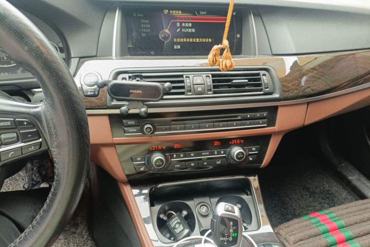 Used BMW 5 Series 2014 528Li xDrive Premium Edition Audio And AC Panel