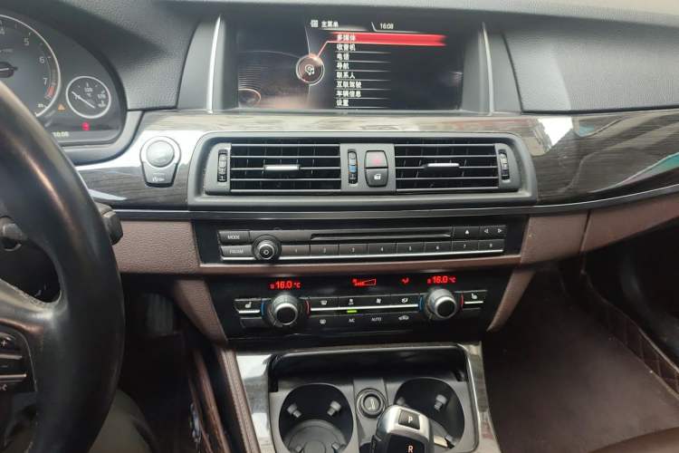 Used BMW 5 Series 2014 525Li Luxury Design Package Audio And AC Panel