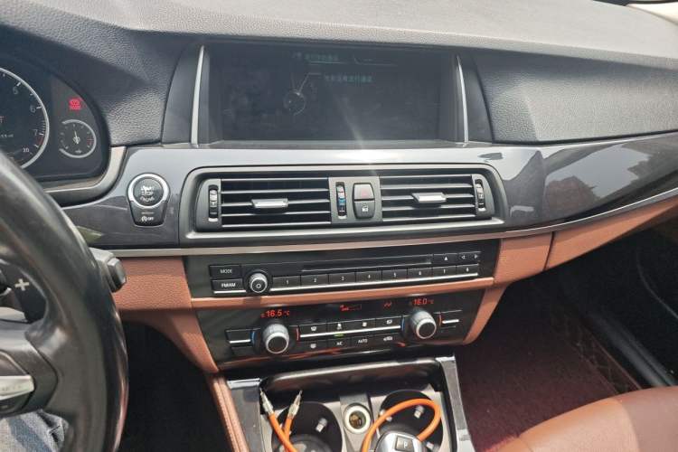 Used BMW 5 Series 2014 520Li Elegant Model Audio And AC Panel