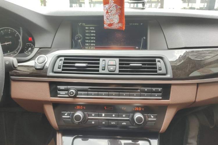 Used BMW 5 Series 2014 525Li Leading Model Audio And AC Panel